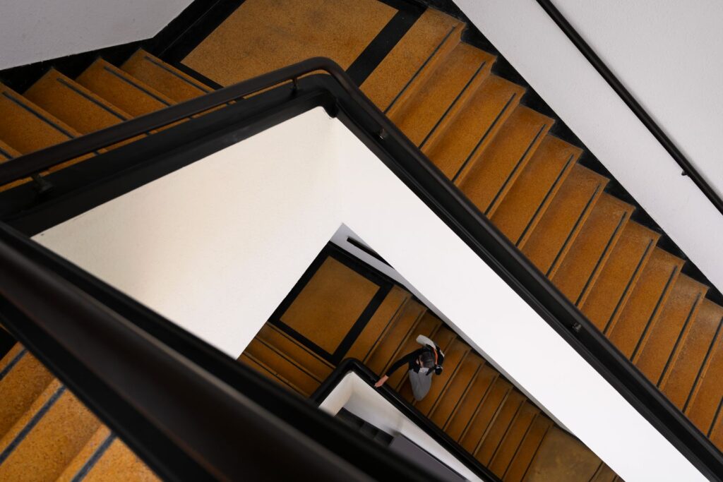 Treppenhaus von oben fotografiert